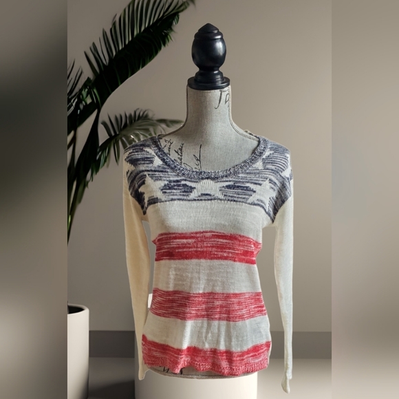 Ladies Sweater - Picture 1 of 5